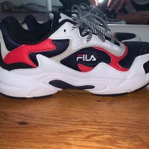 FILA chunky sneaker--size 8